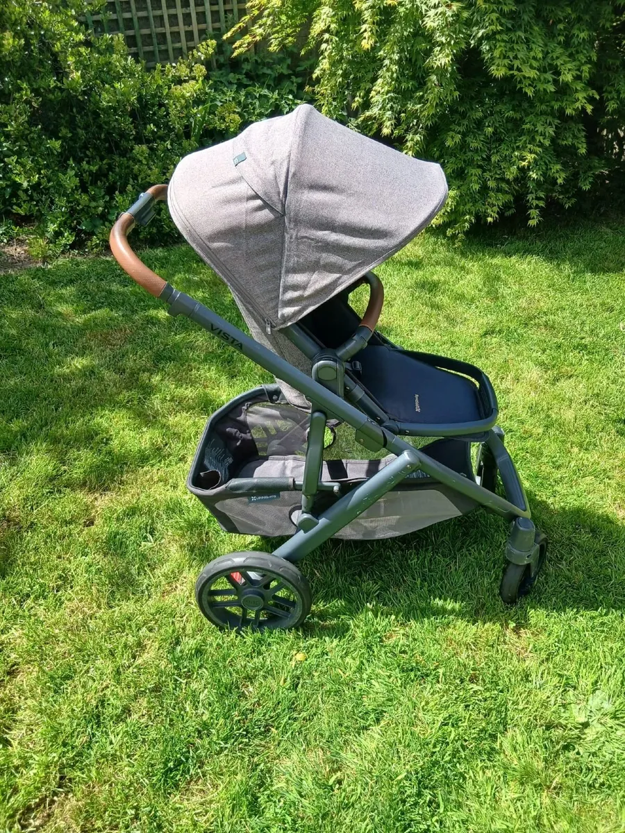 Uppababy Vista V2 + Accessories – Ready to Go - Image 1