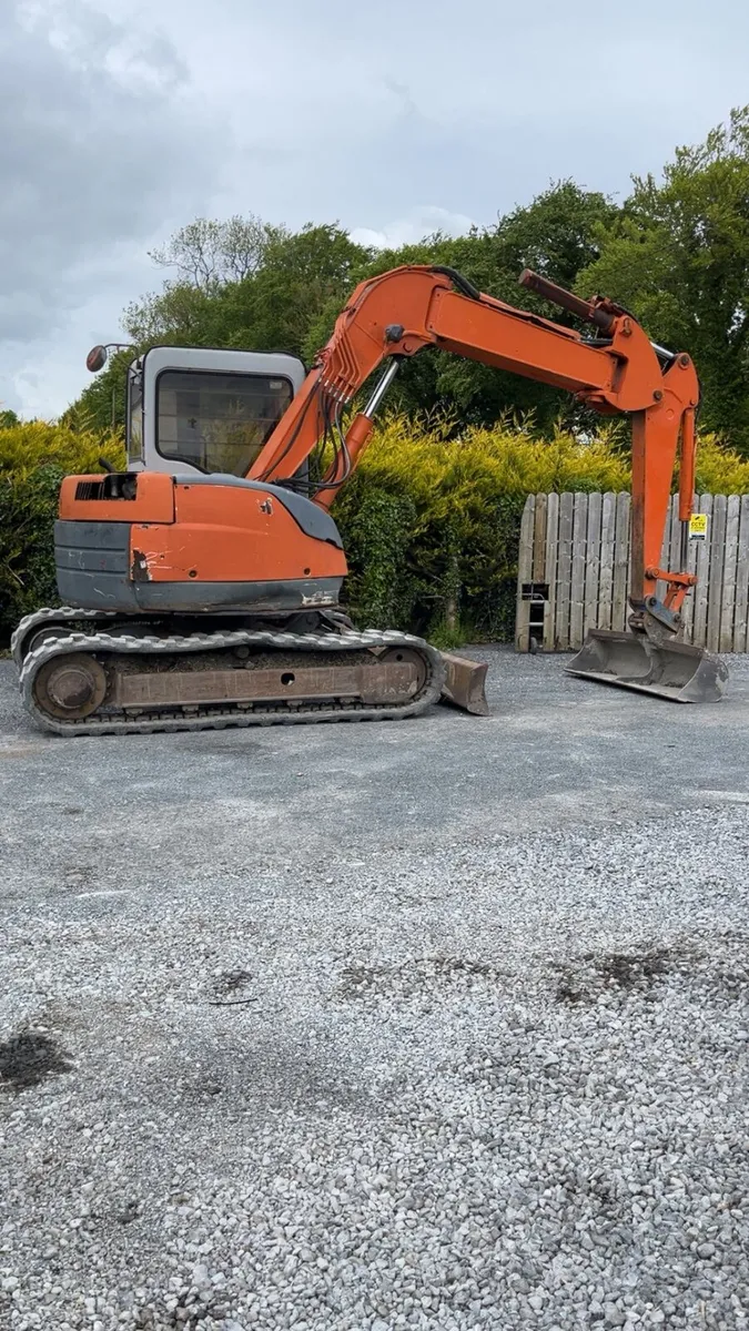 Hitachi ex75ur mini digger - Image 1