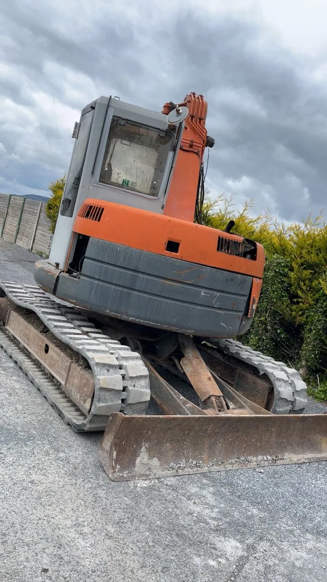 Hitachi ex75ur mini digger - Image 3