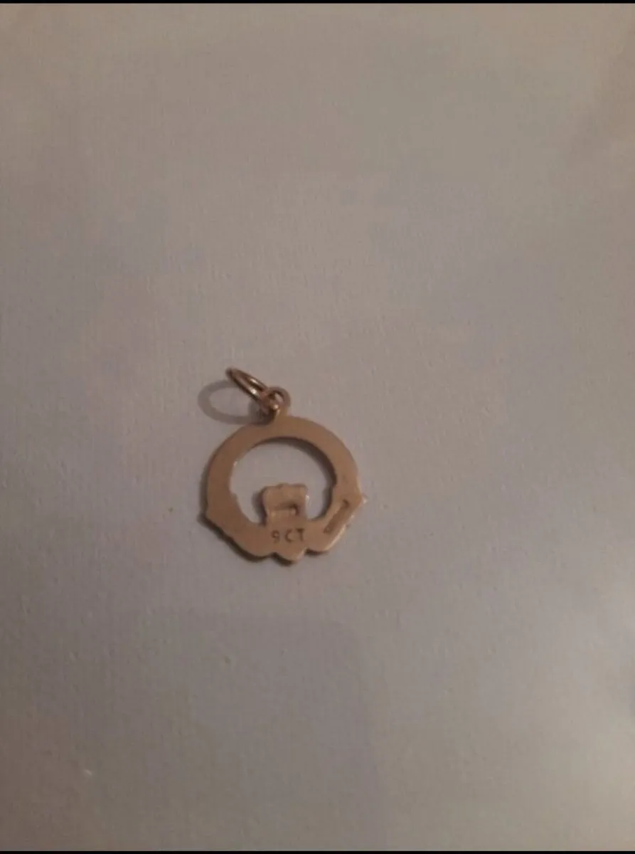 9ct Claddagh pendant - Image 2