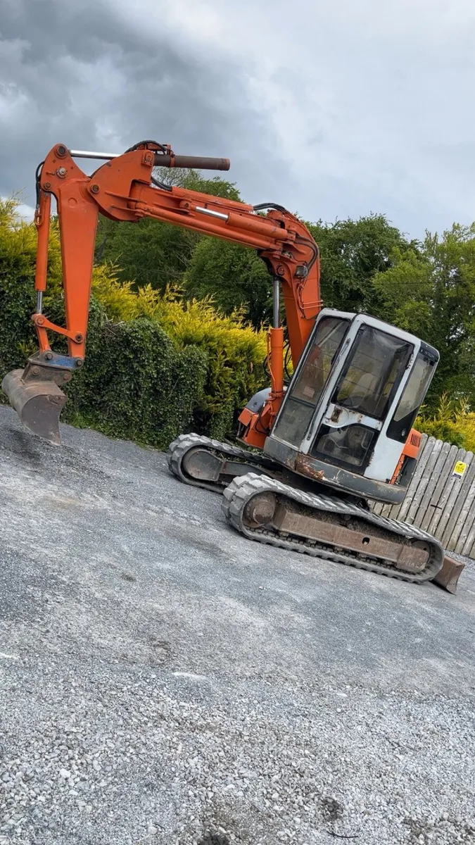 Hitachi ex75ur mini digger - Image 4