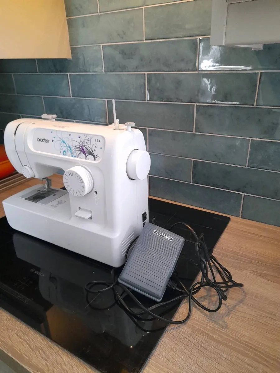 Sewing machine - Image 2
