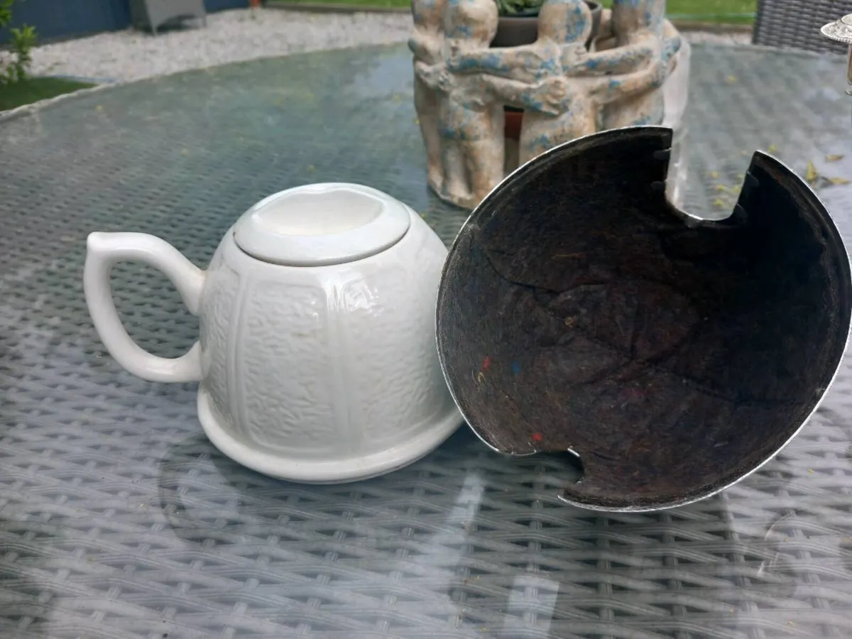 Vintage Beverley White Teapot D18 post 10e - Image 3