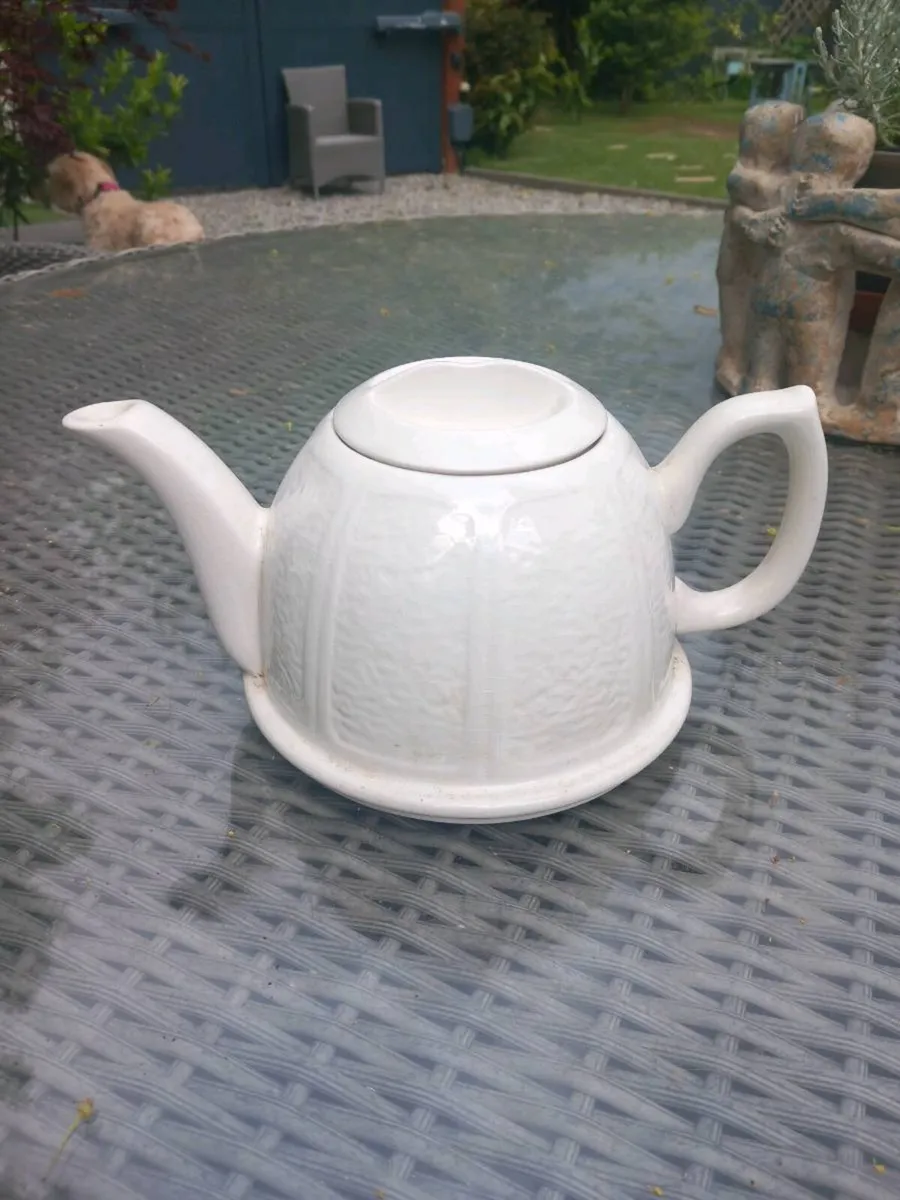 Vintage Beverley White Teapot D18 post 10e - Image 4