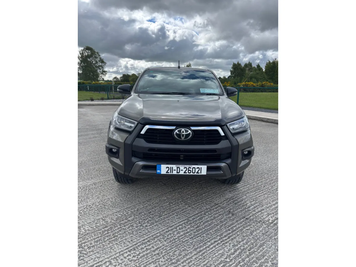 Toyota Hilux INVINCIBLE X D-4D 4WD DC DCB - Image 2