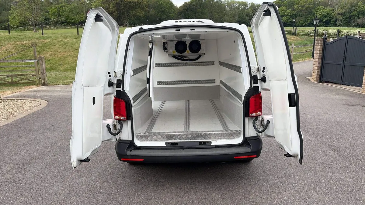 2024 Volkswagen Transporter Refrigerated Van - Image 2