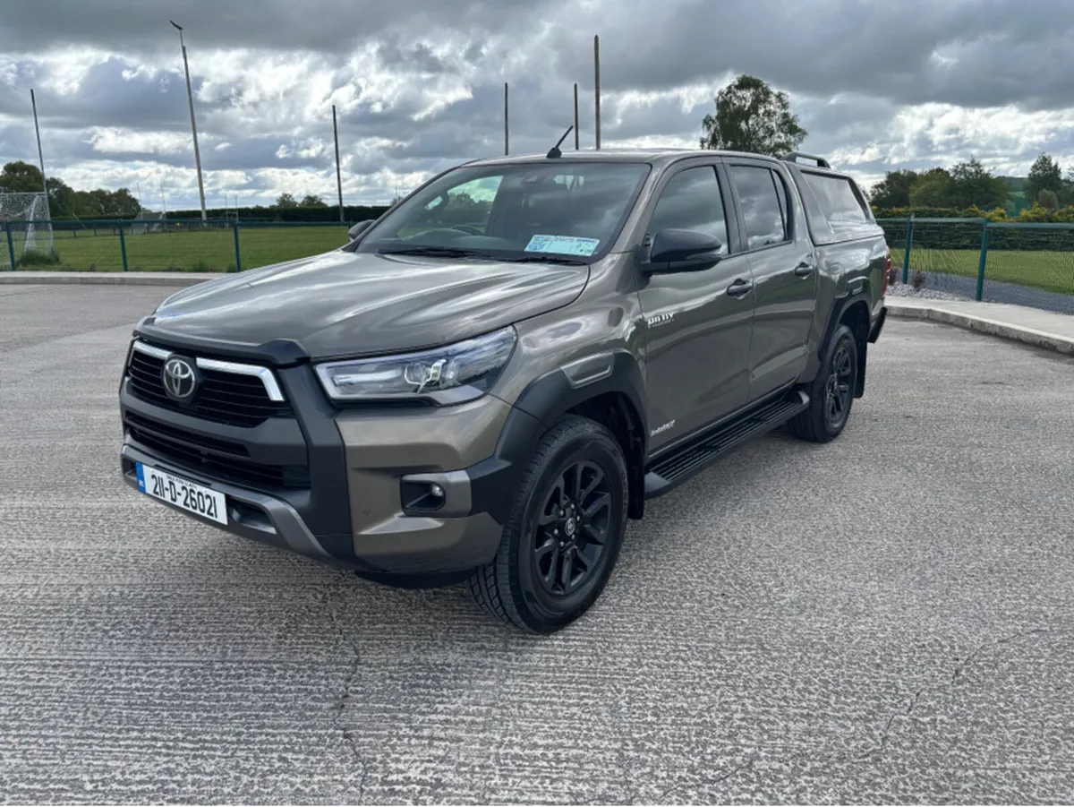 Toyota Hilux INVINCIBLE X D-4D 4WD DC DCB - Image 3