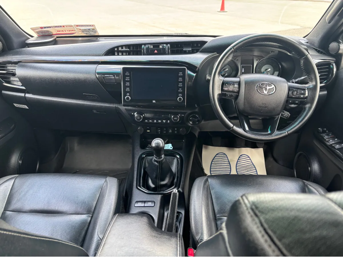 Toyota Hilux INVINCIBLE X D-4D 4WD DC DCB - Image 4