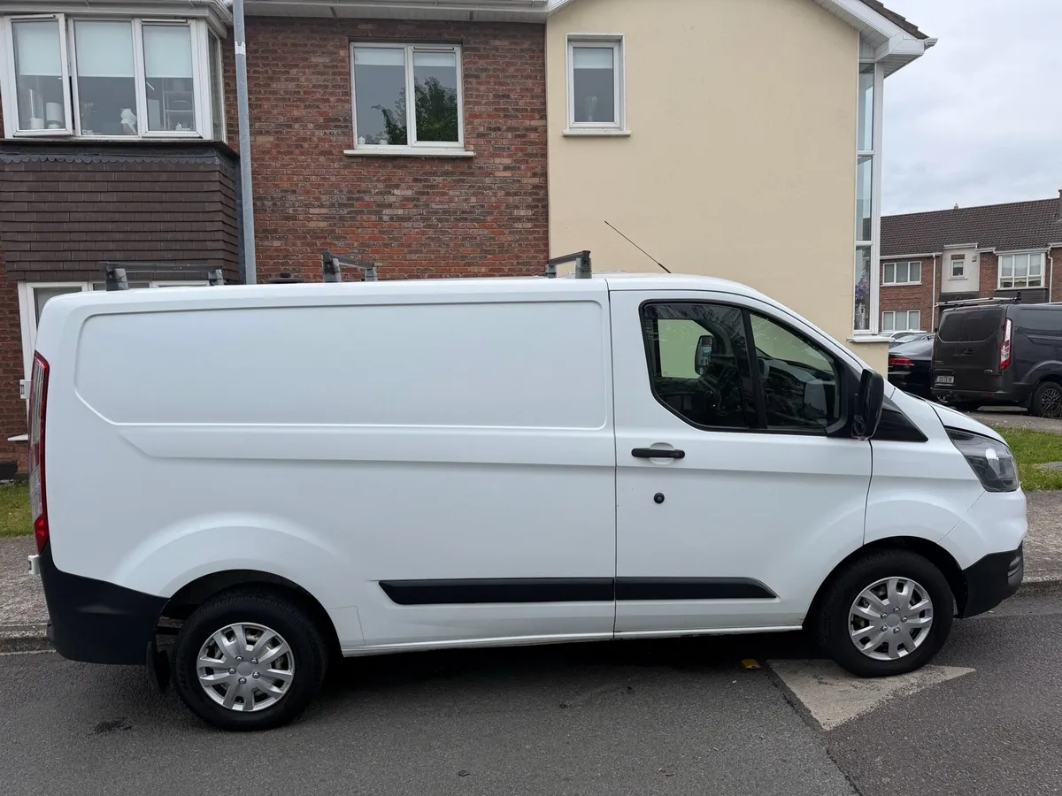 Ford Transit Custom 260 SWB 2.0 - Image 2