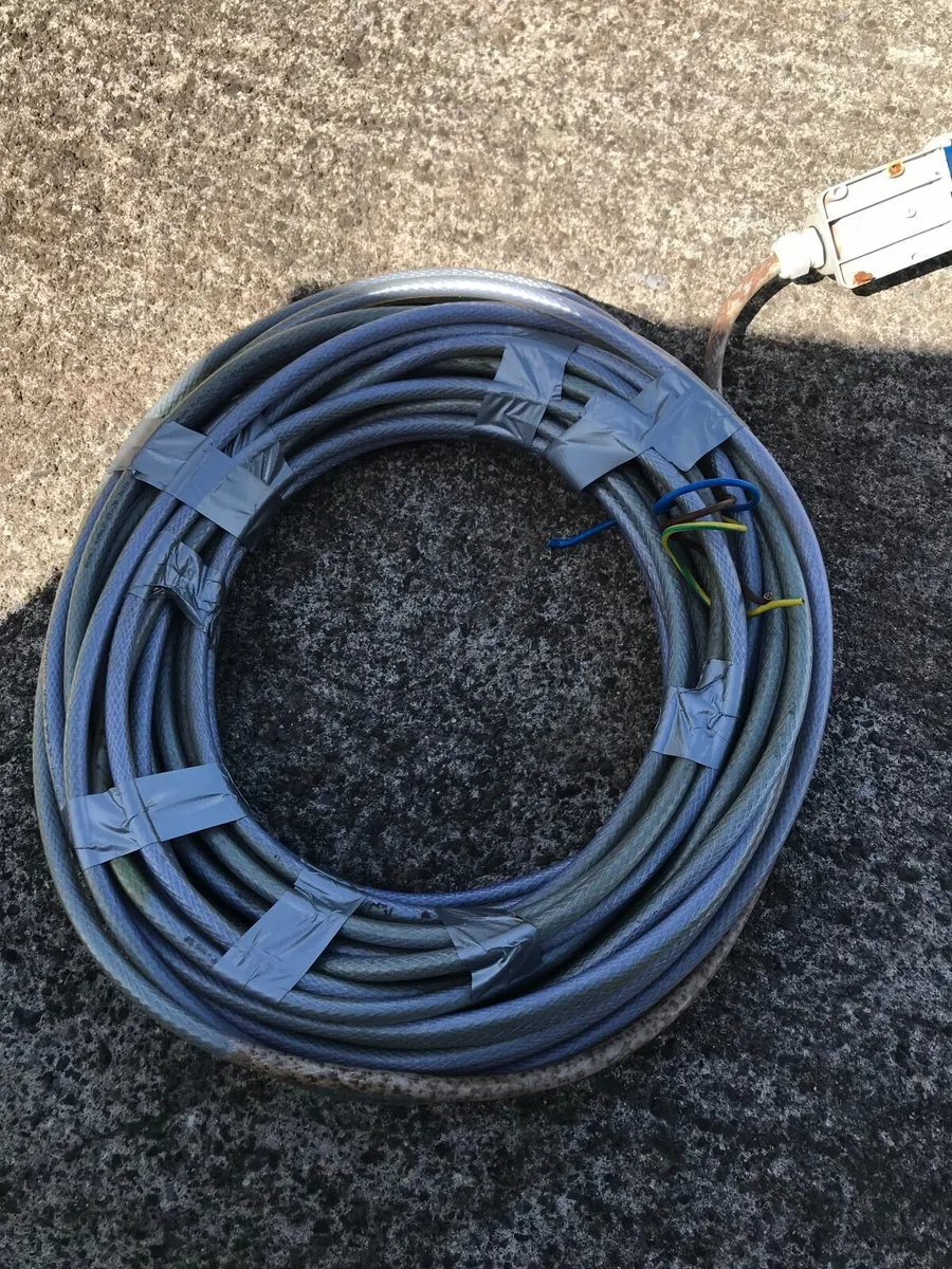 Electric Cable with wall socket - Image 1