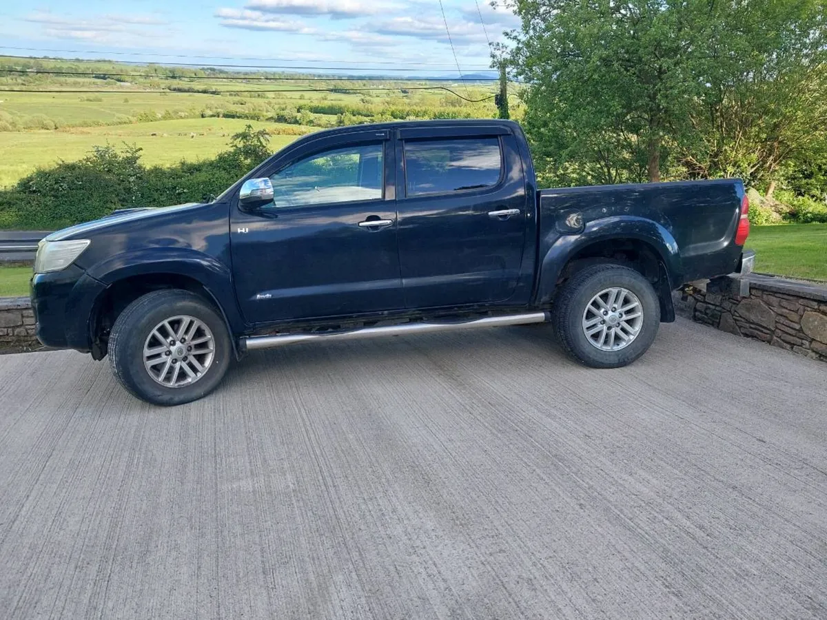2012 Toyota Hilux - Image 2
