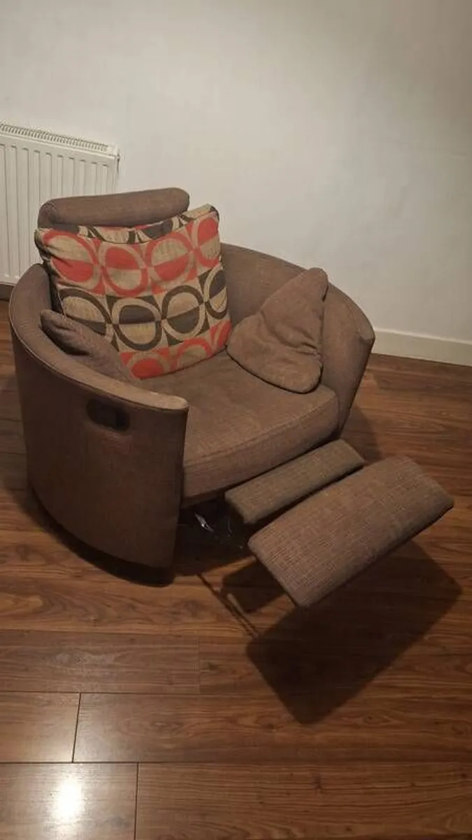 Luxury Armchair; FAMA "Moonchair" - Image 1