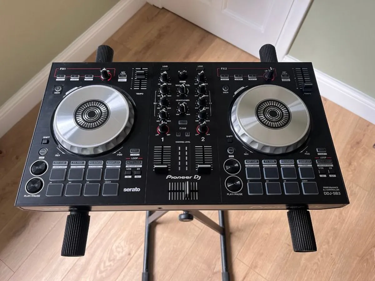 Pioneer DDJ-SB3 DJ Controller - Image 1