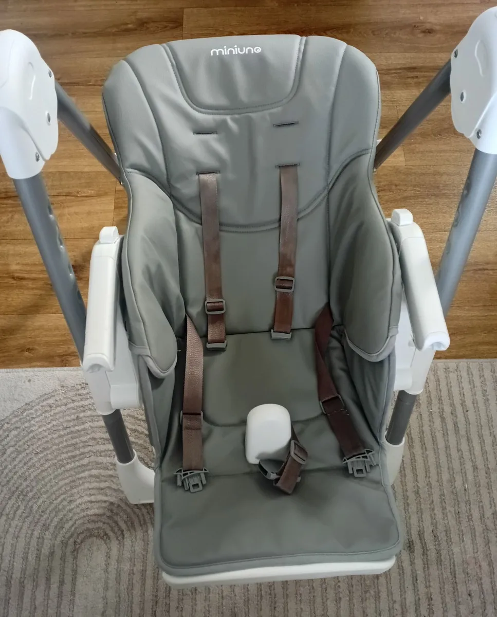 High chair - Image 1