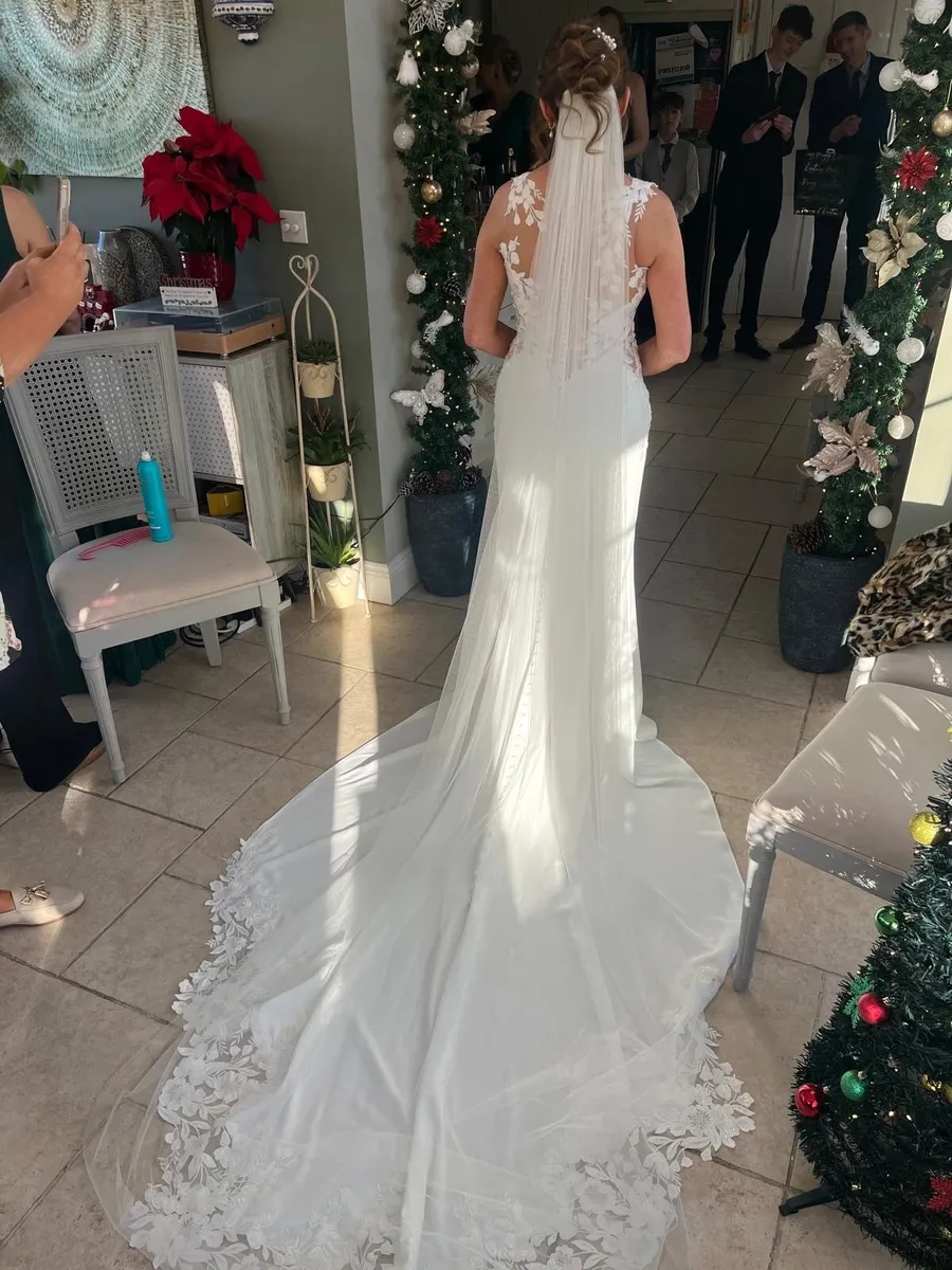 Wedding dress - Image 1