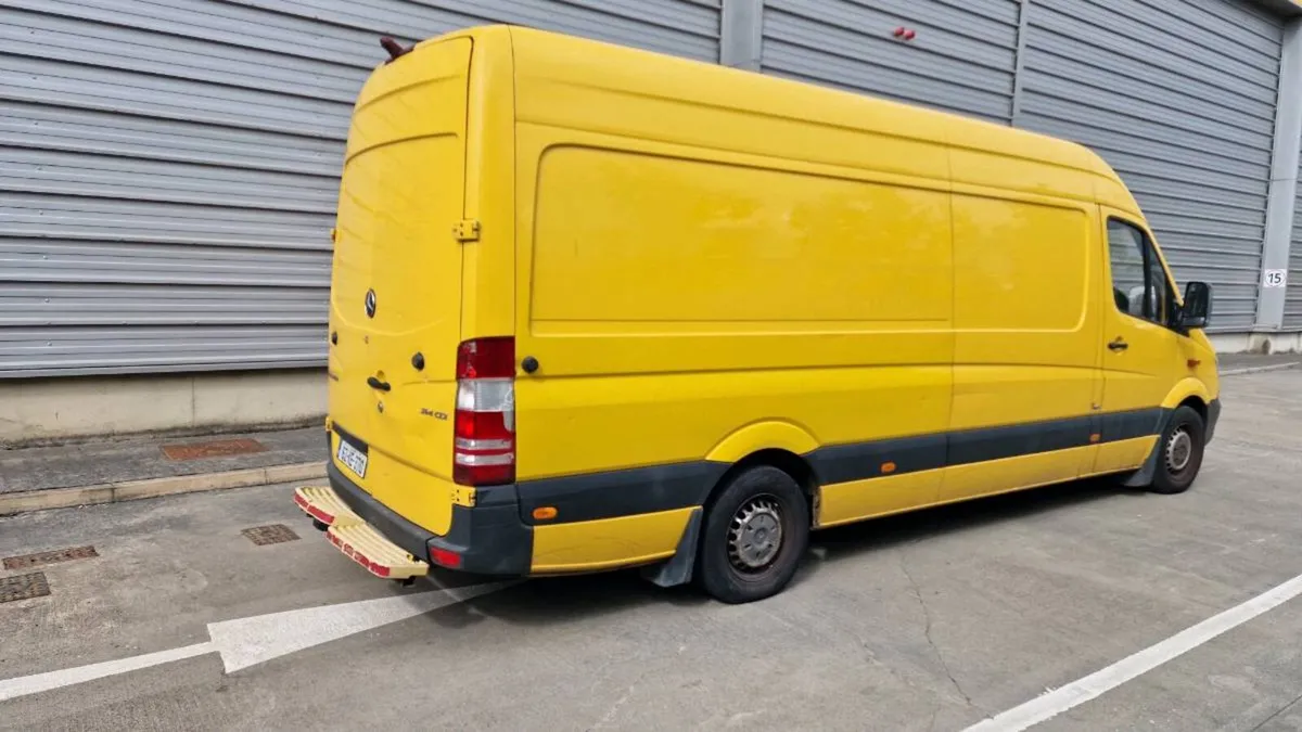 Mercedes Benz Sprinter - Image 4