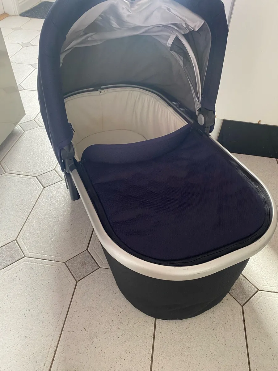 Uppababy Baby Vista Bassinet and adapters - Image 1