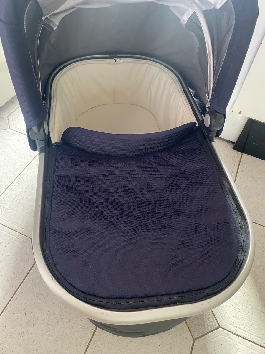 Uppababy Baby Vista Bassinet and adapters - Image 2