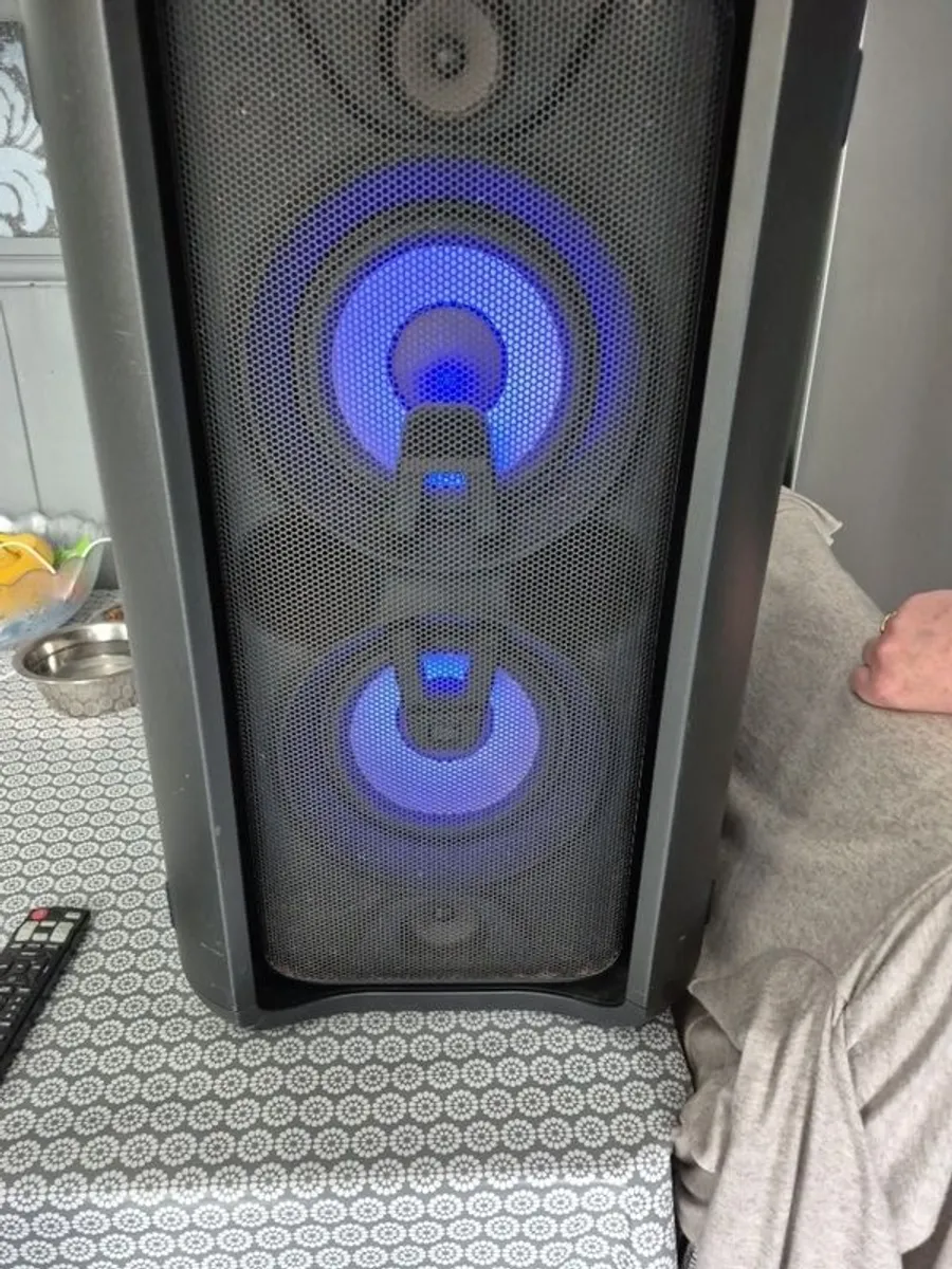 LG rk7 XBoom 550 watt Speaker and projector - Image 4