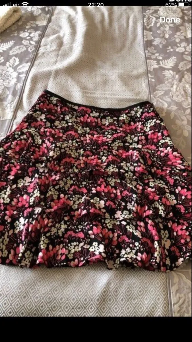 Ladies stunning skirt size 10 €10 - Image 4