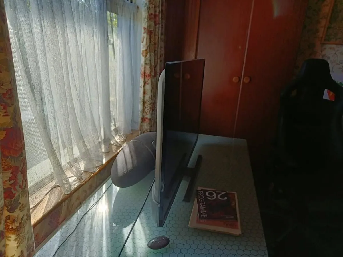 43-inch Smart 4K Ultra HD HDR LED JVC TV - Image 2