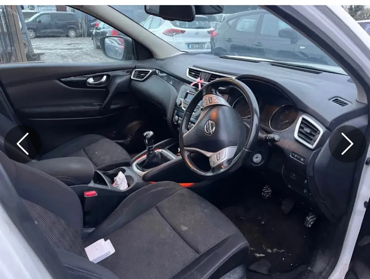 2014 Nissan Qashqai 1.5 Diesel very light damage - Image 4
