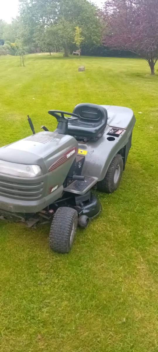 Ride on lawnmower - Image 1