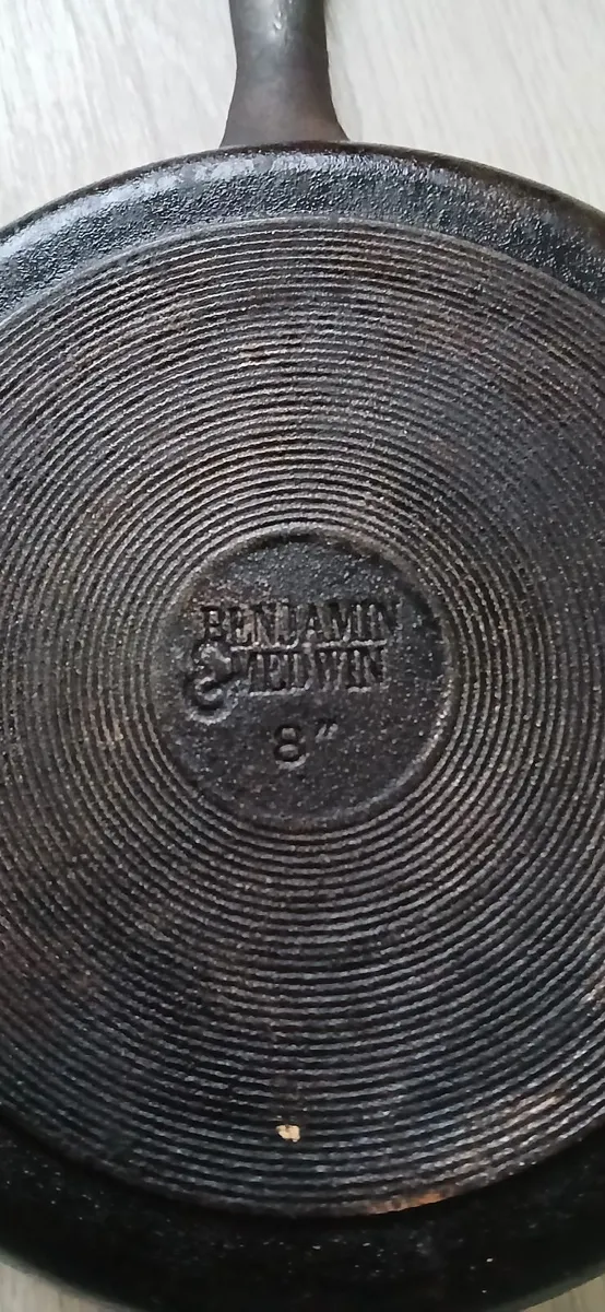 Antique pan - Image 2