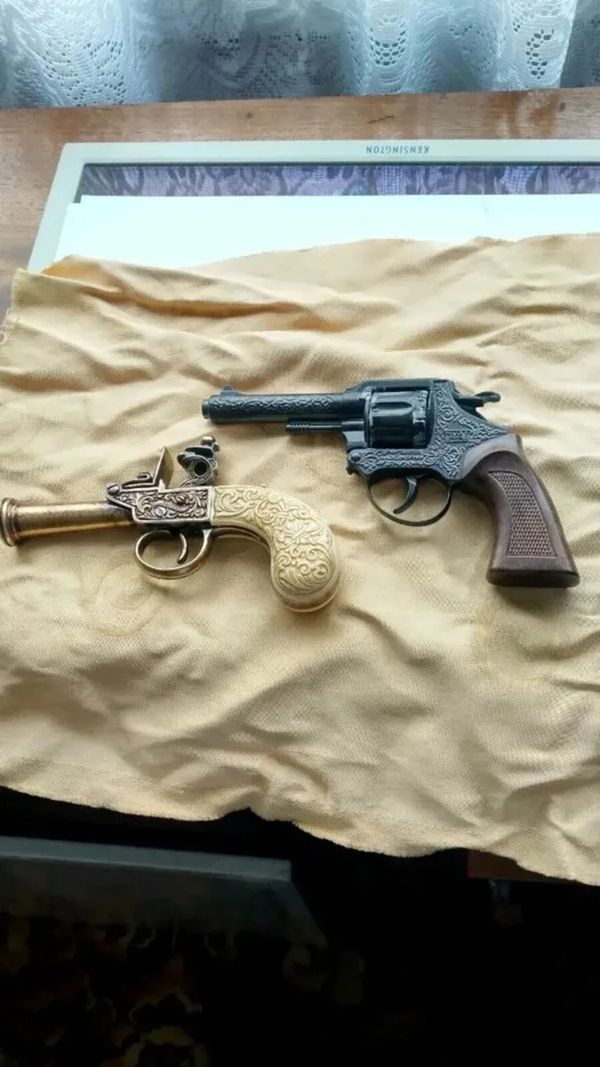 Replicas - Image 2