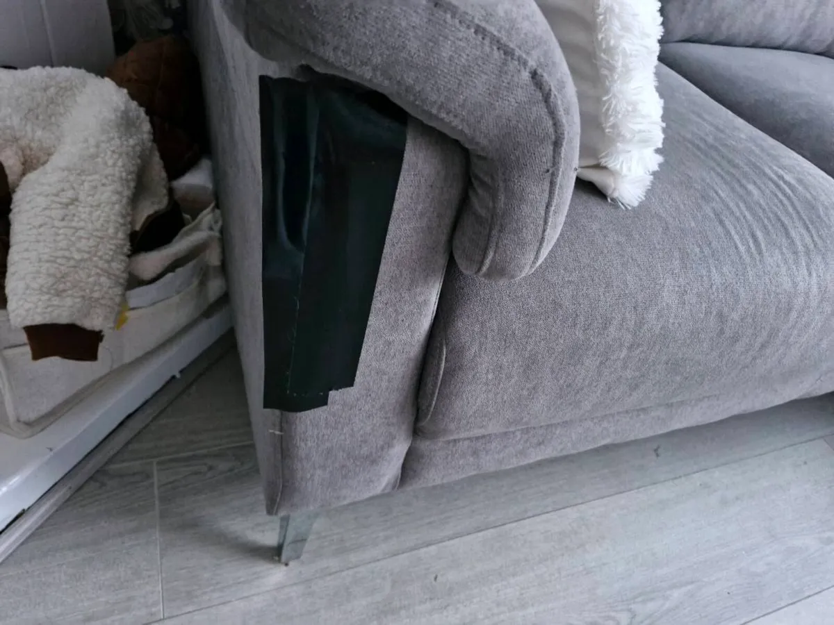 3 seater sofa with chaise - Image 1