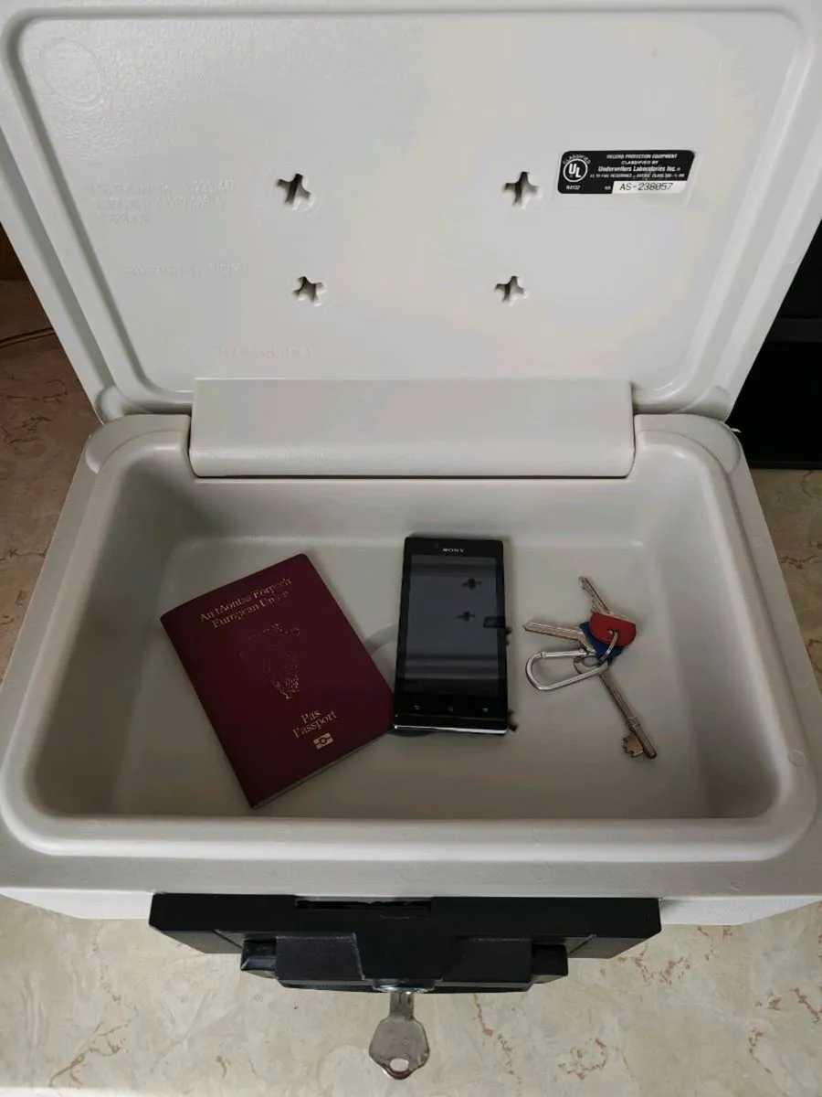 Sentry 1100 Fire-Resistant Document Safe with Key - Image 2