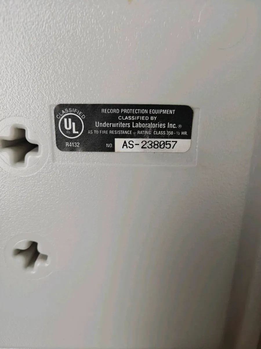 Sentry 1100 Fire-Resistant Document Safe with Key - Image 3