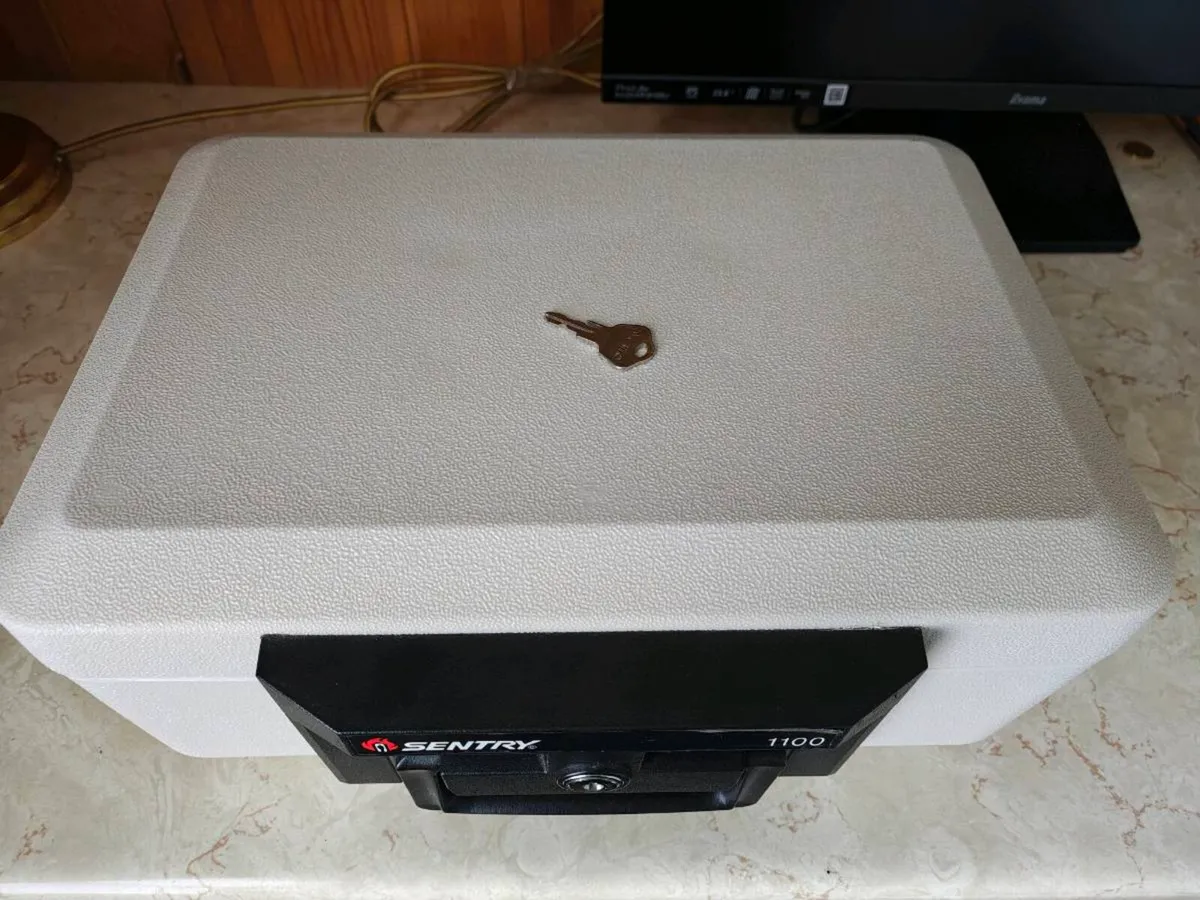 Sentry 1100 Fire-Resistant Document Safe with Key - Image 4