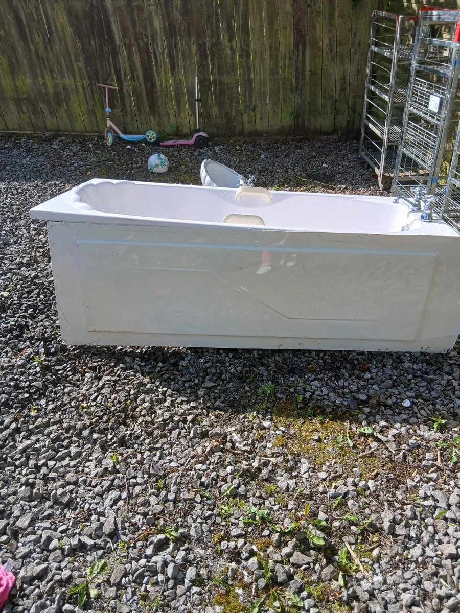 Bathroom set - Image 1