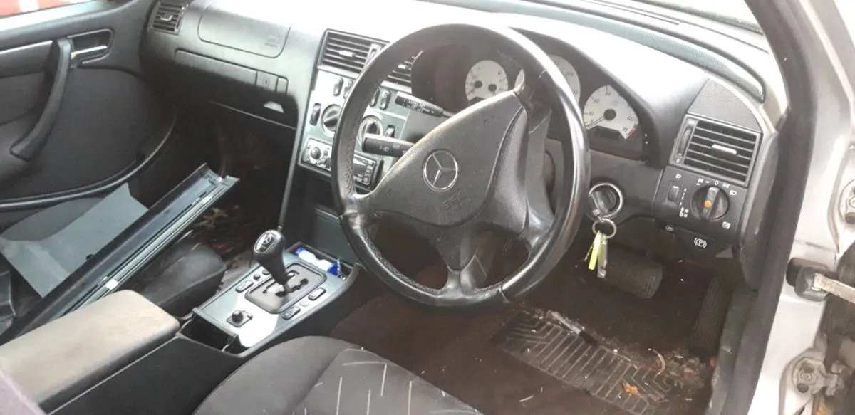 Car - Image 3