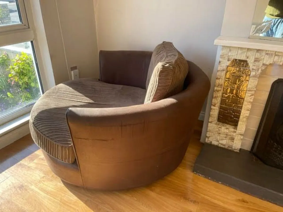 Free leather swivel love seat & leather couch - Image 2