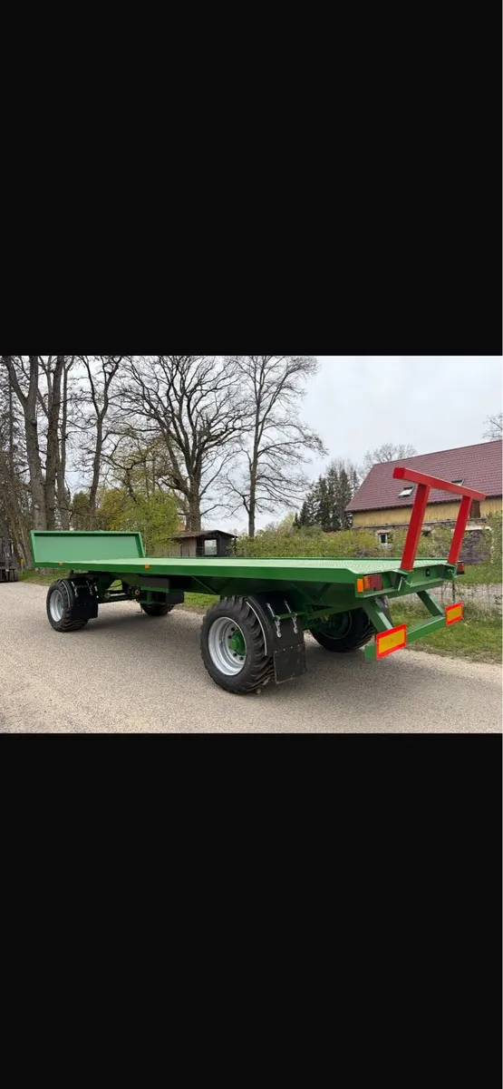 Bale trailer - Image 1