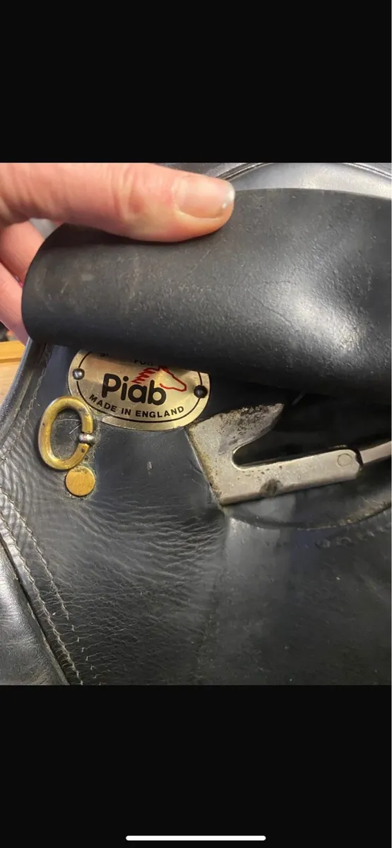 Reduced 16.5 close contact Leather saddle - Image 4