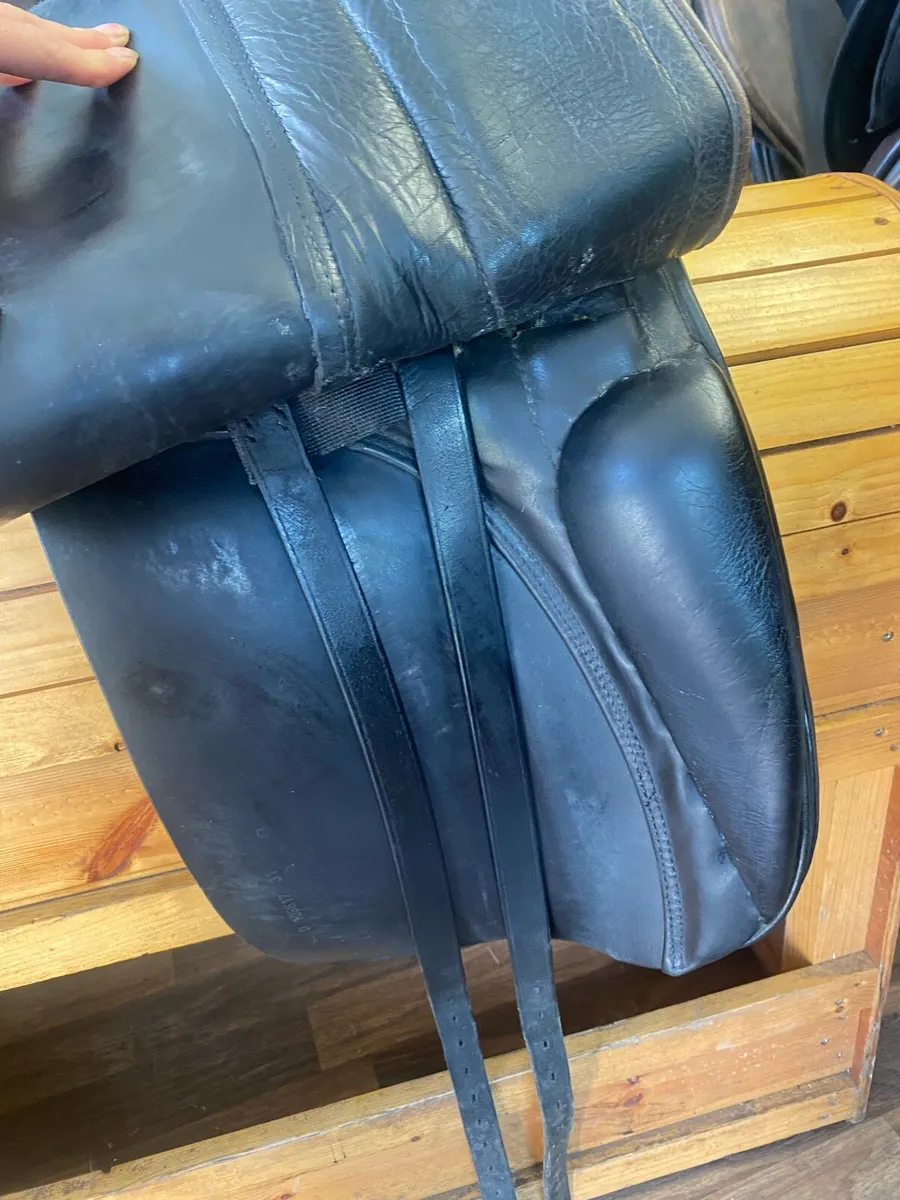 18” Stubben de Lux Leather Dressgae saddle - Image 4