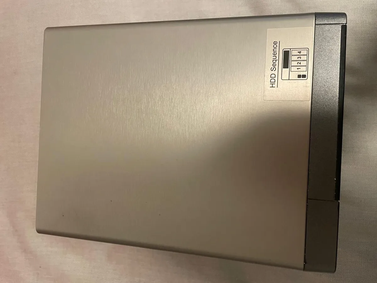 QNAP TS-410 NAS with HDDs - Image 2