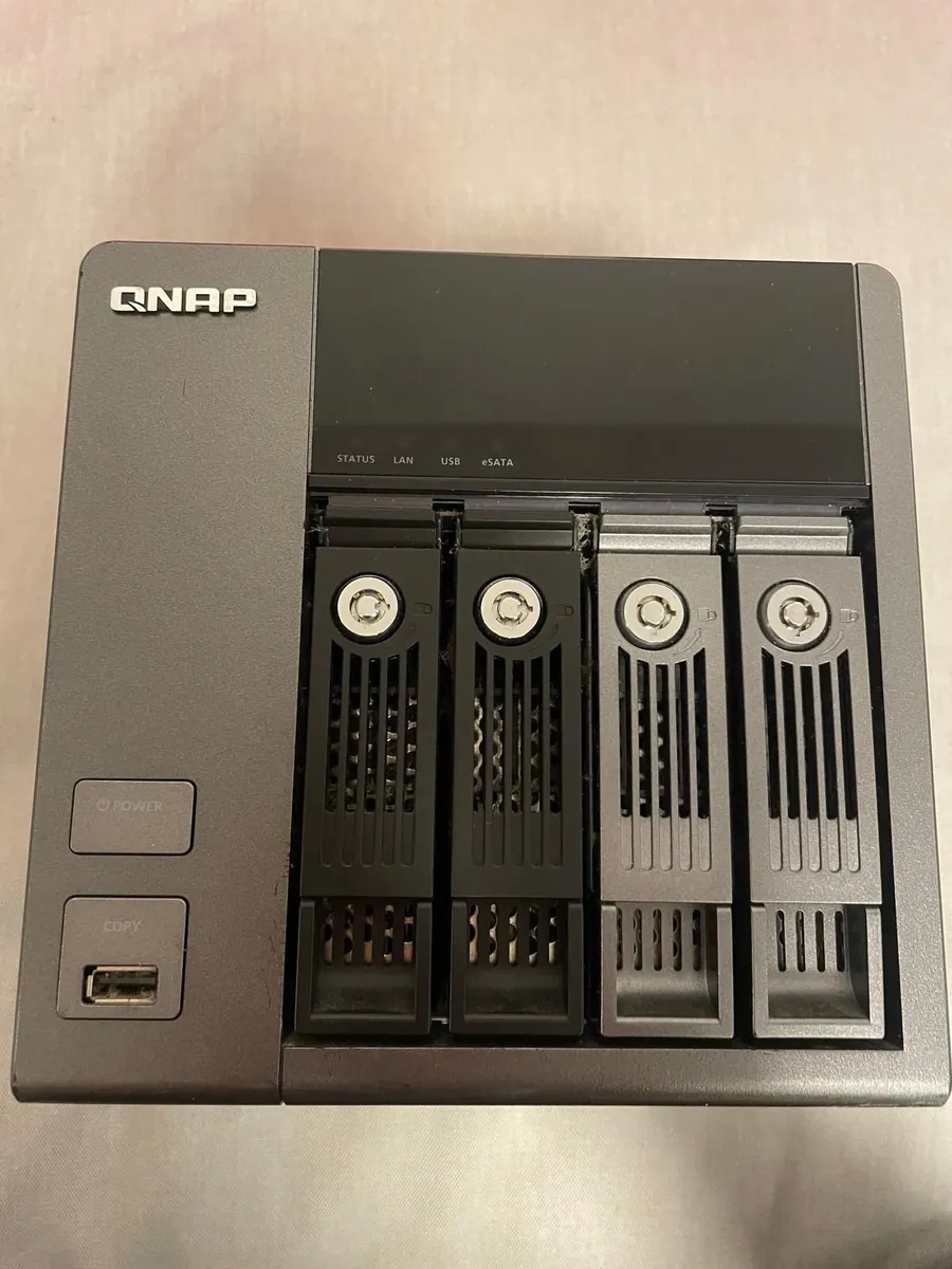 QNAP TS-410 NAS with HDDs - Image 1