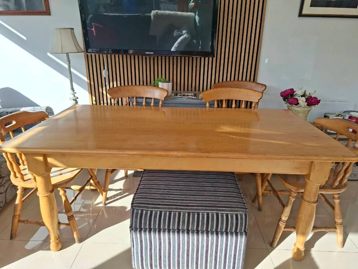 Kitchen table - Image 1