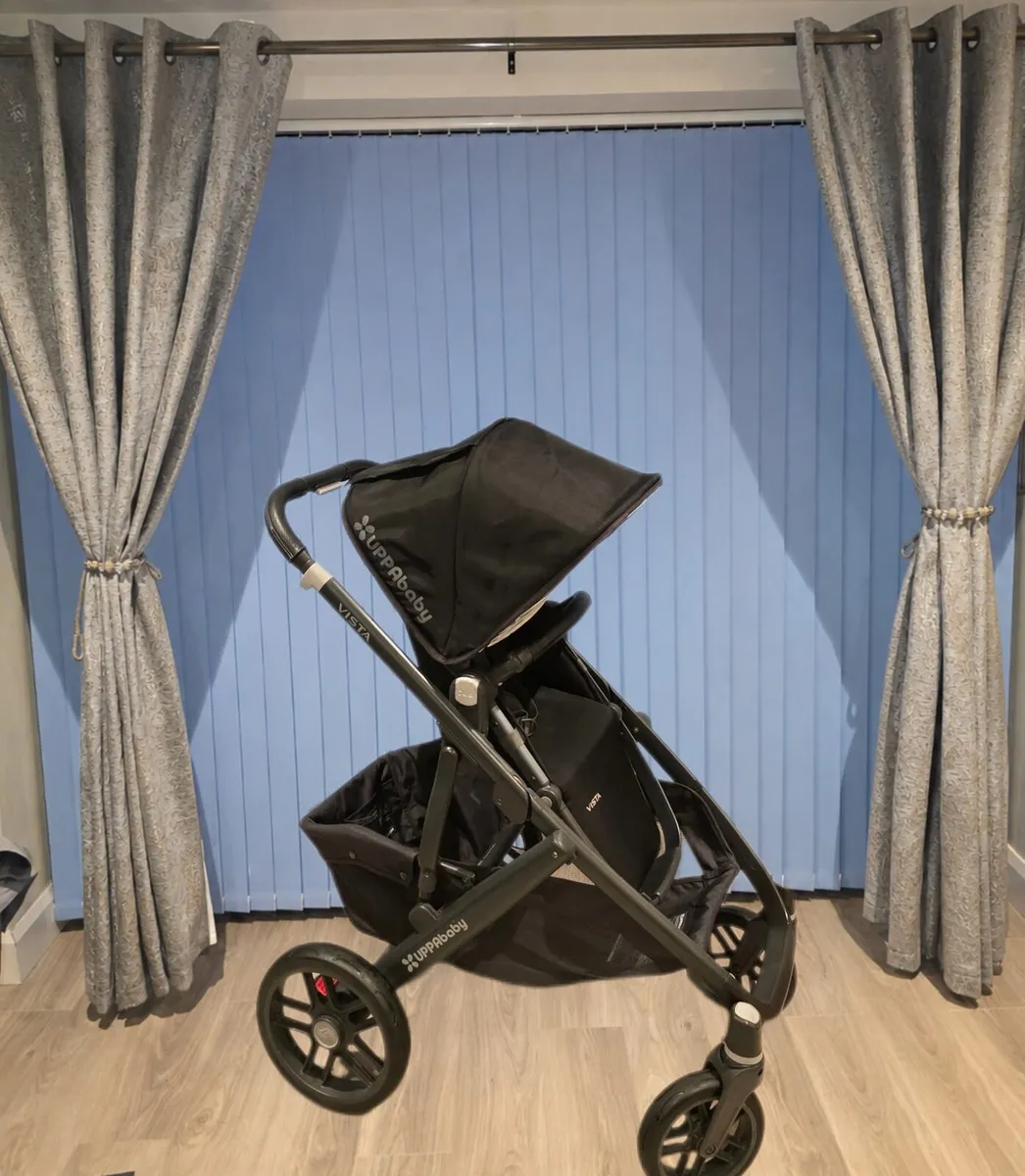Really good cond Uppababy Vista with car seat - Image 4