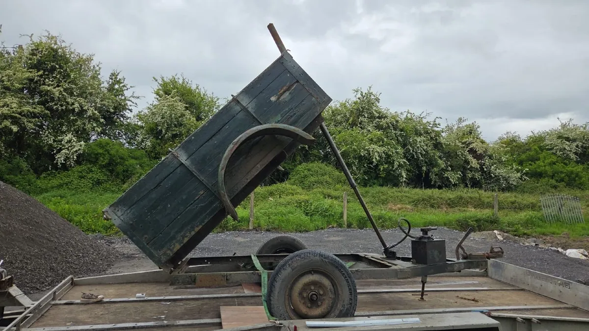 Tipping trailer