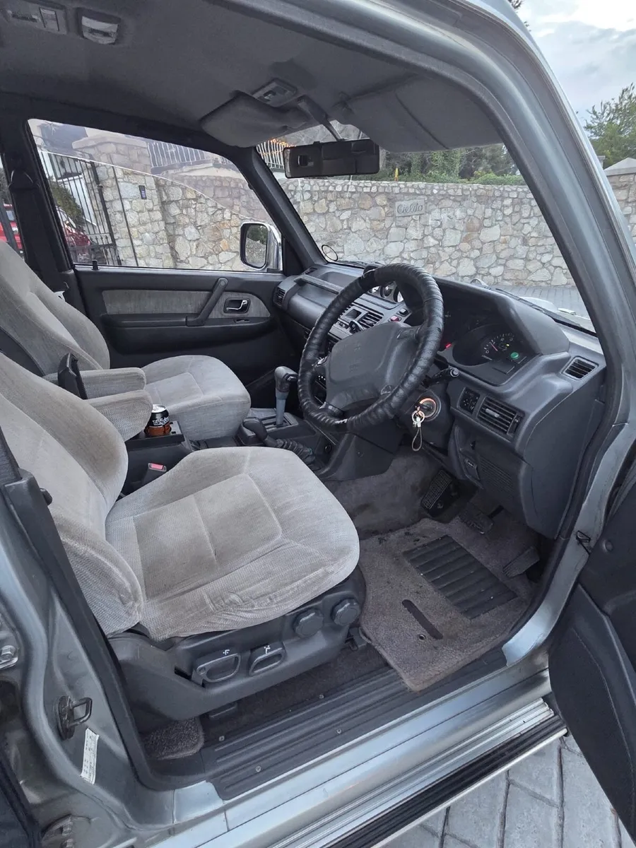 Mitsubishi Pajero Exceed - Image 3