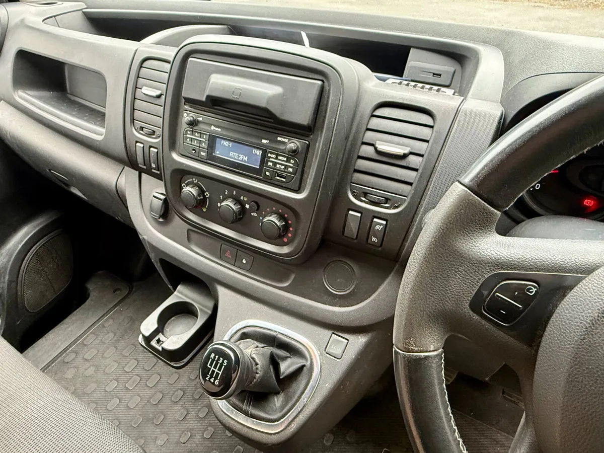 201  Nissan Primastar  NV300  XE LWB   -  New Test - Image 3