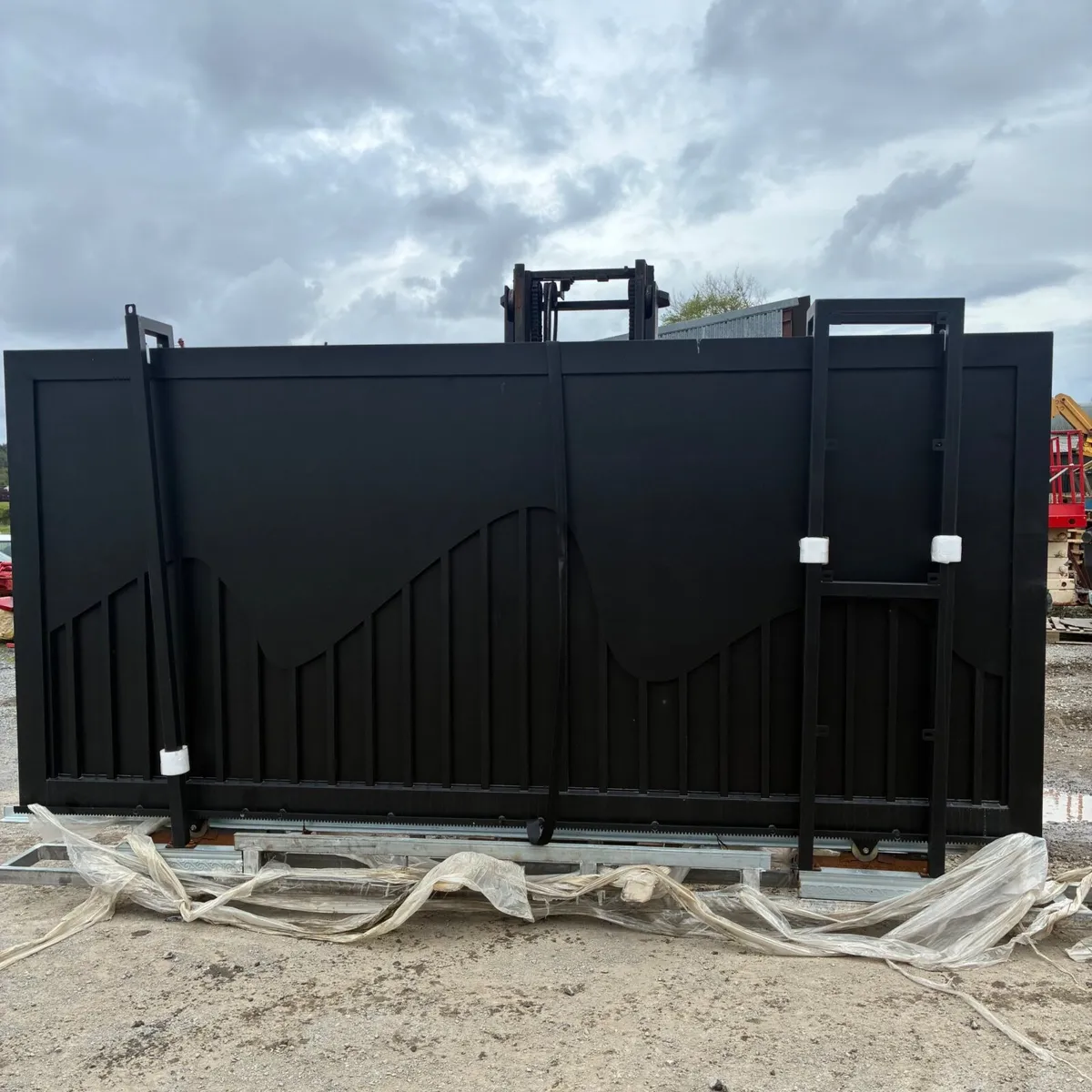 New 13ft electric gate - Image 1