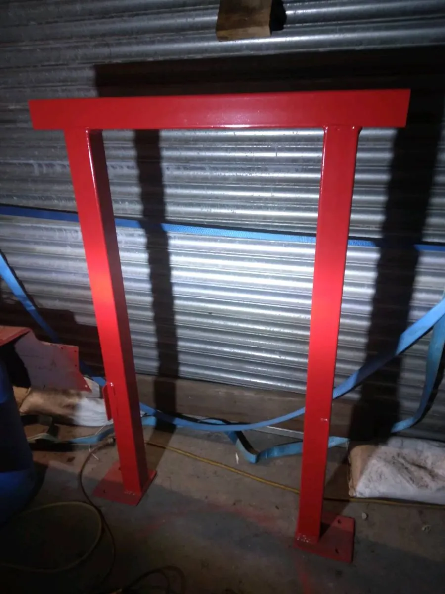 Roll bar and mudguards for mf135 - Image 1