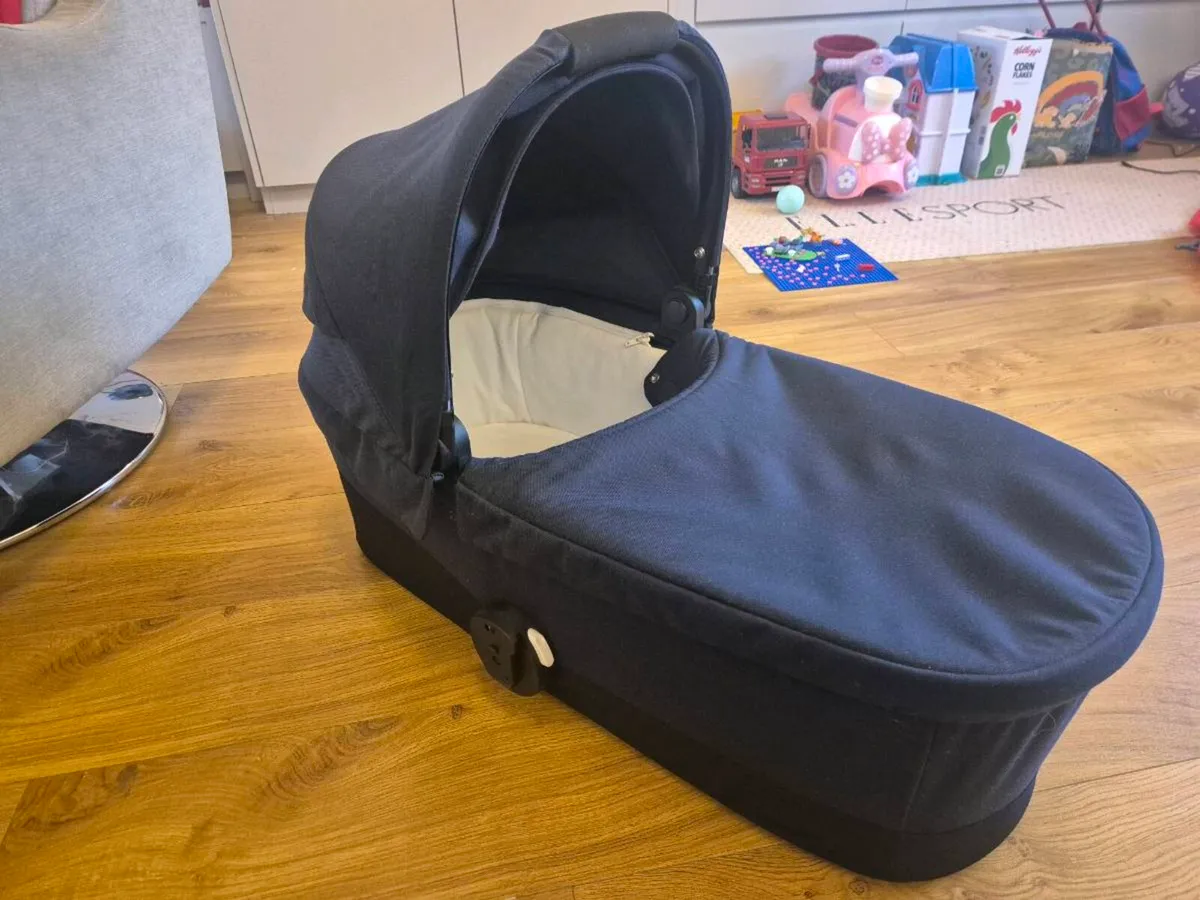 Baby Jogger Carry Cot - Image 2