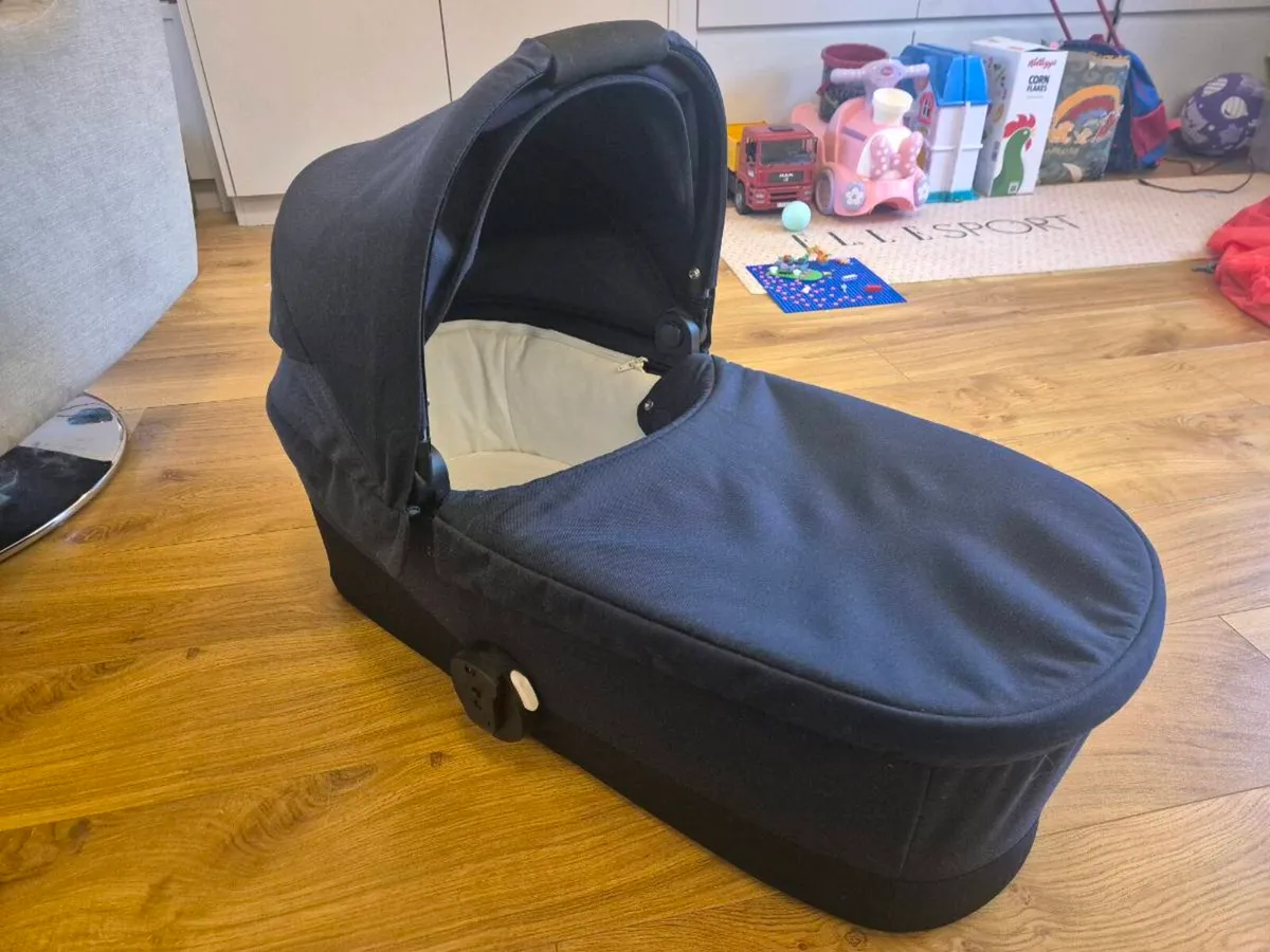 Baby Jogger Carry Cot - Image 3